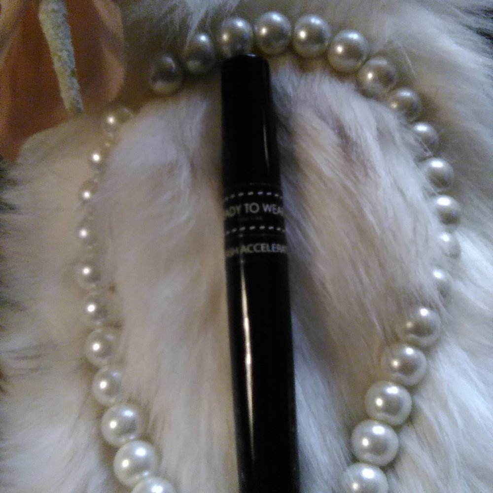 READY TO WEAR NEW YORK LASH ACCELERATOR Natural